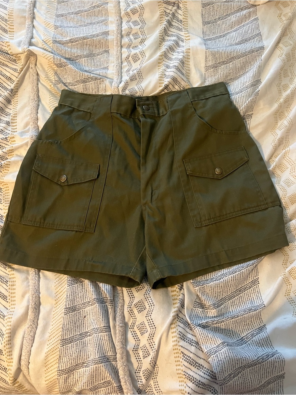 Vintage Boy Scouts of America shorts. Waist: 16”
4” inseam.